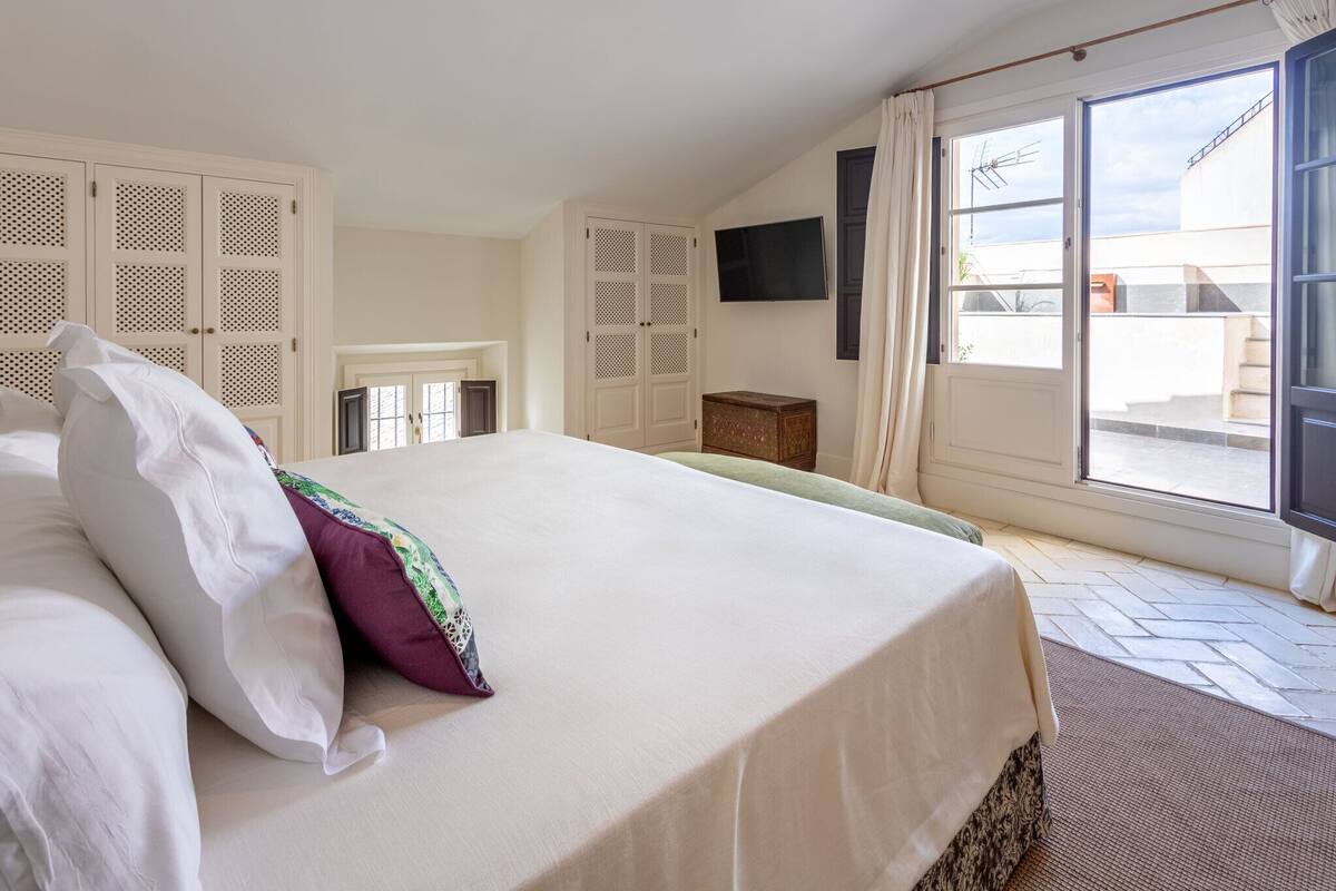 Ropa de cama hipoalergénica, cubrecamas y artículos del minibar gratis 