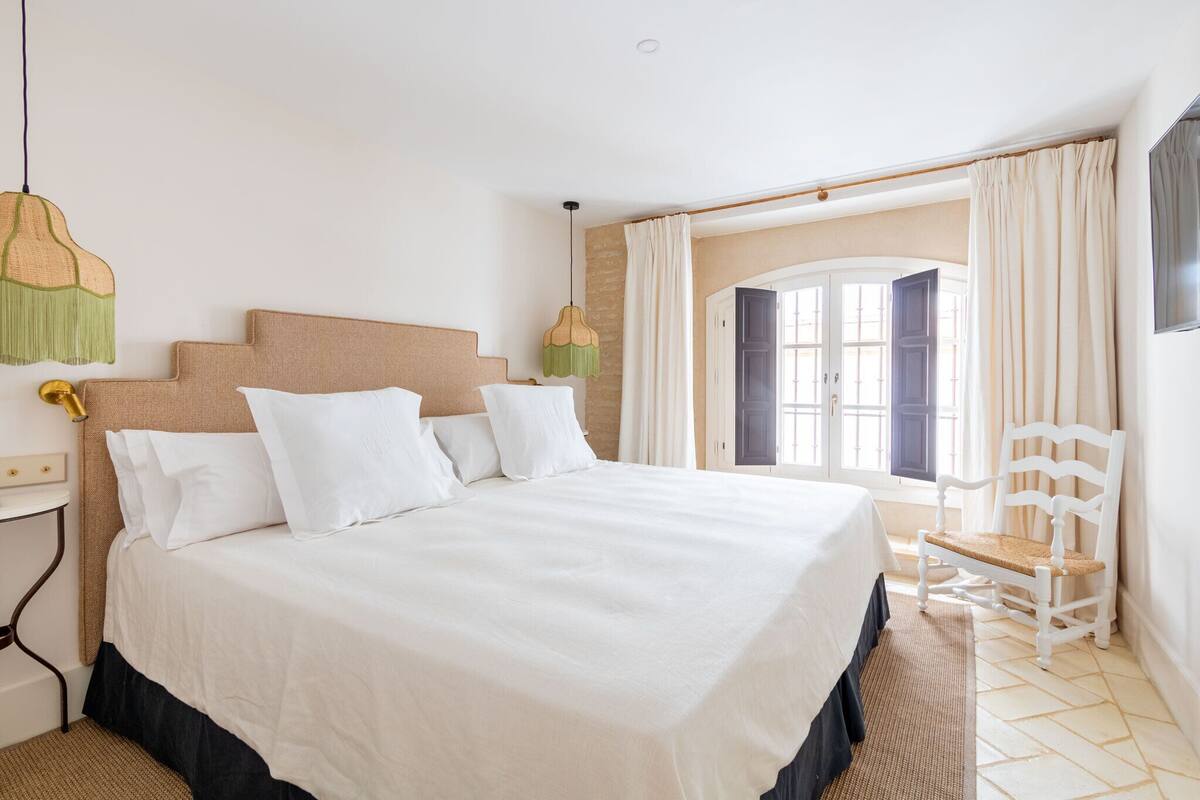 Ropa de cama hipoalergénica, cubrecamas y artículos del minibar gratis 