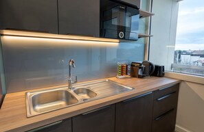 Réfrigérateur, micro-ondes, four, plaque de cuisson