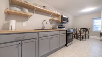 Mini-fridge, microwave, oven, stovetop