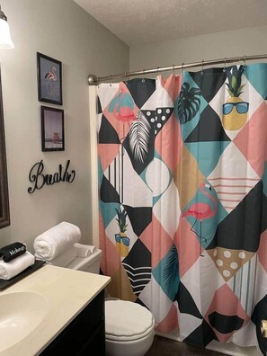 Hair dryer, towels, soap, shampoo - Pink Flamingo Cozy Beach home,walk 2 beach/pets ok (North Myrtle Beach)