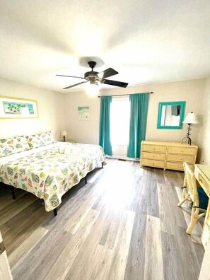 2 bedrooms, desk, iron/ironing board, free WiFi - Pink Flamingo Cozy Beach home,walk 2 beach/pets ok (North Myrtle Beach)