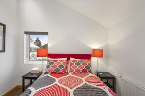3 bedrooms, desk, travel cot, free WiFi