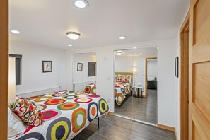 3 عدّة غرف نوم ومكتب وسرير سفر وواي فاي مجانًا