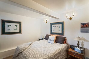 1 slaapkamer, een strijkplank/strijkijzer, reisbedje, wifi