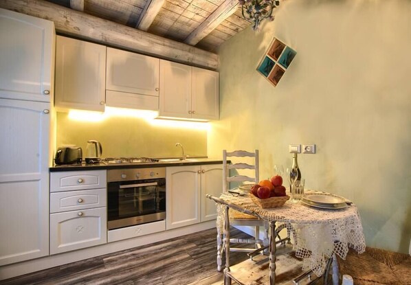 Kühlschrank, Ofen, Herdplatte, Geschirrspüler