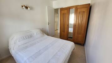 2 bedrooms, iron/ironing board