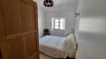 2 bedrooms, iron/ironing board