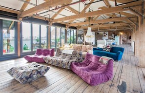 Smart TV, fireplace, table football