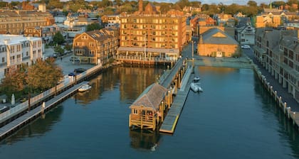 Thames Street - Newport Harbor 1 Bedroom