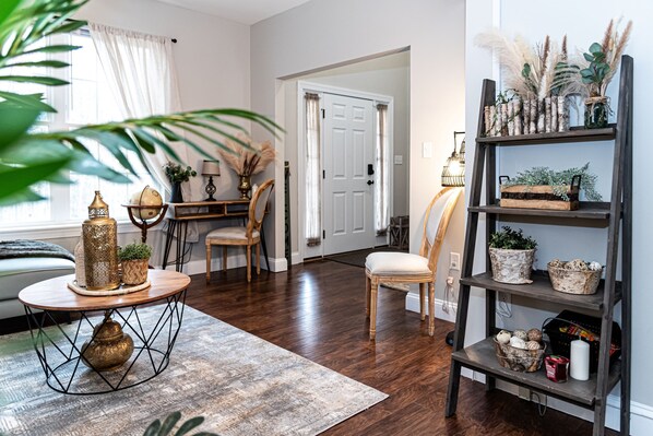 Smart TV, fireplace, table football - Fireside ~ A New Construction ~Gameroom ~Movie Theatre~2 Living Rooms ~Hot tub (Albrightsville)