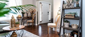 Fireside ~ A New Construction ~Gameroom ~Movie Theatre~2 Living Rooms ~Hot tub