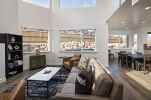 Smart TV, caminetto, Netflix, Hulu