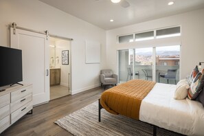 4 Schlafzimmer, Allergikerbettwaren, Schreibtisch, Bügeleisen/Bügelbrett