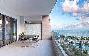 Outdoor dining - Garza Blanca Cancun - Luxury 2-Bed Suite (Isla Mujeres)