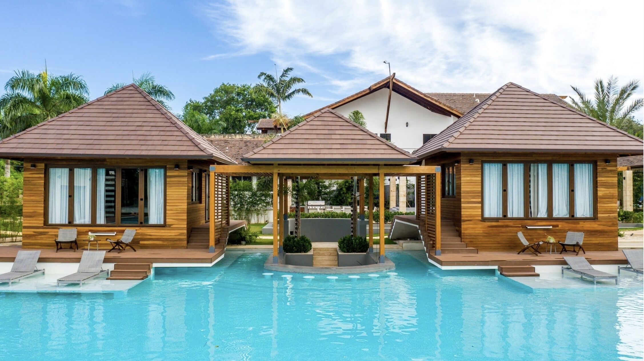 Piscina all'aperto, una piscina riscaldata