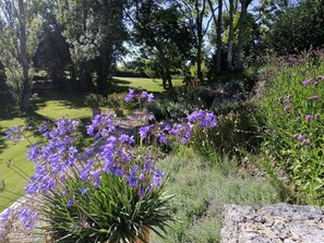 Property grounds - La Crèche, Cottage of 75 m2 for 2 people with swimming pool, large park (MONMARVES)