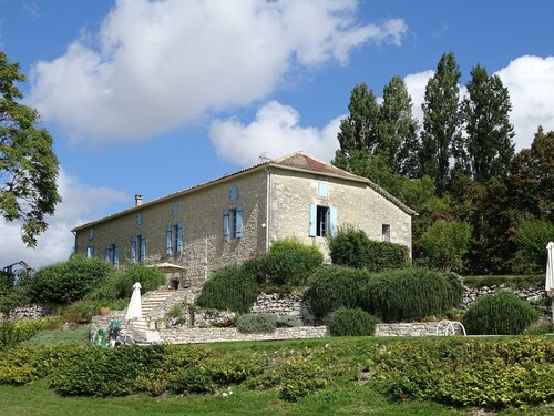 La Crèche, Cottage of 75 m2 for 2 people with swimming pool, large park