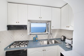 Ferienhaus, 2 Schlafzimmer, Raucher, Terrasse | Eigene Küche | Großer Kühlschrank, Mikrowelle, Herdplatte, Geschirrspüler