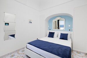 2 bedrooms, down comforters, memory foam beds, blackout drapes - Casa Darly (Positano)