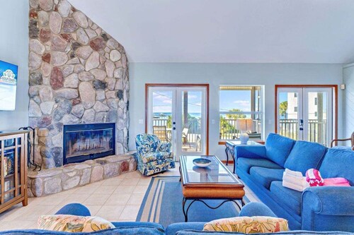 Moonlight Bay - Pet Friendly, Private Pool, Bay View & Access!