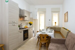 Lägenhet Grand | Eget kök | Stort kylskåp, mikrovågsugn, spishäll och espressobryggare