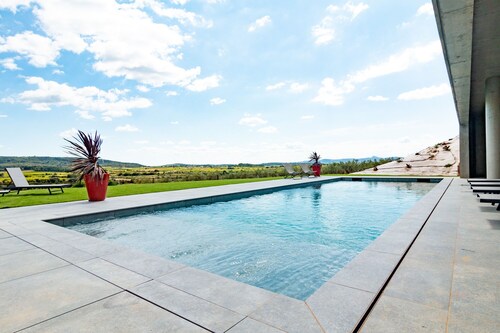 private vacation home in gignac