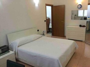 1 camera, Wi-Fi gratuito, lenzuola