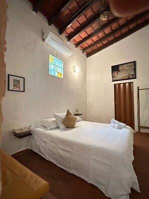 7 bedrooms, free WiFi, bed sheets, wheelchair access