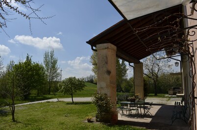 Beautiful apartment surrounded by greenery a stone's throw from the mountains