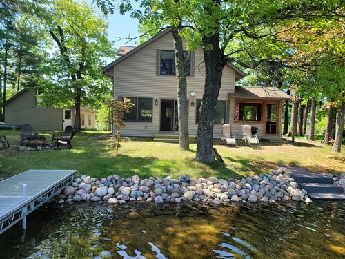 Lake home close to Nordic Mountain and area golf courses.