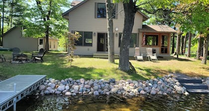 Lake home close to Nordic Mountain and area golf courses.