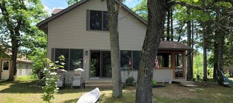 Lake home close to Nordic Mountain and area golf courses.