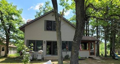 Lake home close to Nordic Mountain and area golf courses.