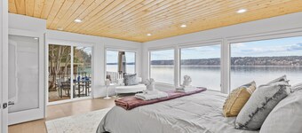 Vashon Modern Beachfront Getaway: Pet & Family-Friendly with Stunning Views!