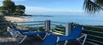 Ground Floor Apt with garden only 3 mins walk to Beach and Beach Club