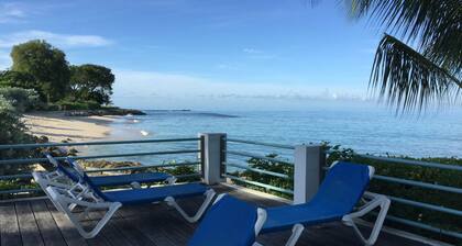 Ground Floor Apt with garden only 3 mins walk to Beach and Beach Club