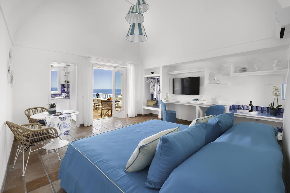 Apartment, 1 Bedroom, Smoking, Private Bathroom | 2 bedrooms, iron/ironing board, free WiFi, bed sheets
