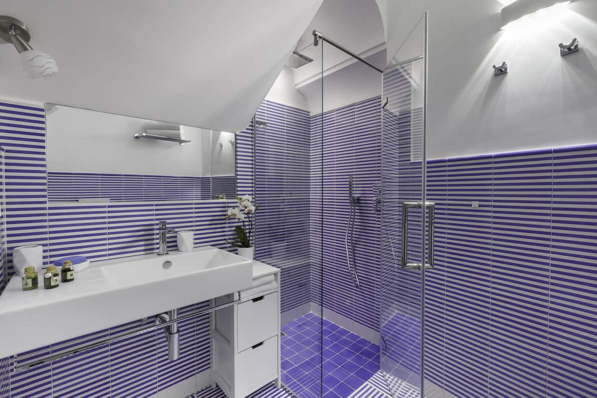 Apartment, 1 Bedroom, Smoking, Balcony | Bathroom | Shower, towels