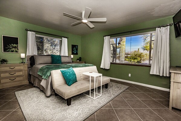 3 bedrooms, desk, iron/ironing board, free WiFi