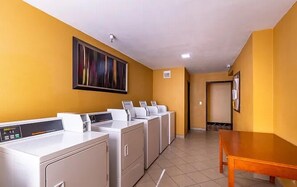 Laundry room - Sun Valley Suites (Bullhead City)