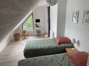 3 bedrooms, desk, iron/ironing board, travel cot - New ! Family home, 5 minutes from the sea! (La Forêt-Fouesnant)