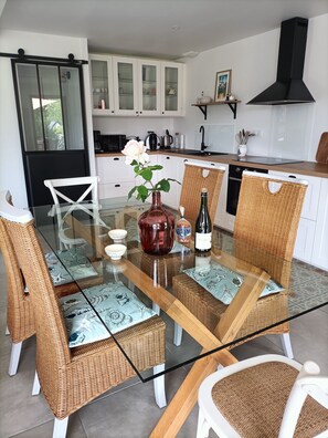 Dining - New ! Family home, 5 minutes from the sea! (La Forêt-Fouesnant)