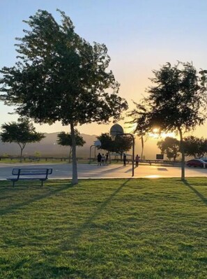 Sports court - Casa Del Rio - Across from Rotary Park, River, Boat launch, swimming & fishing (Bullhead City)
