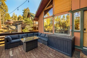 Terrace/patio - Dodge Ridge Parking Pass~ Pet Friendly ~ Fast WiFi ~ EV Charger & More (Mi-Wuk Village)