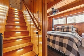 3 bedrooms, iron/ironing board, free WiFi, bed sheets - Dodge Ridge Parking Pass~ Pet Friendly ~ Fast WiFi ~ EV Charger & More (Mi-Wuk Village)