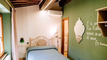 Standard Room, 1 Large Twin Bed, Private Bathroom | Free WiFi, bed sheets