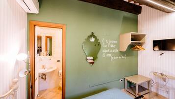 Standardzimmer, 1 großes Einzelbett, eigenes Bad | Kostenloses WLAN, Bettwäsche