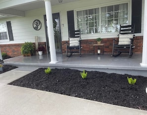 Terrace/patio - Beautiful home with large yard and lots of room! (Monticello)