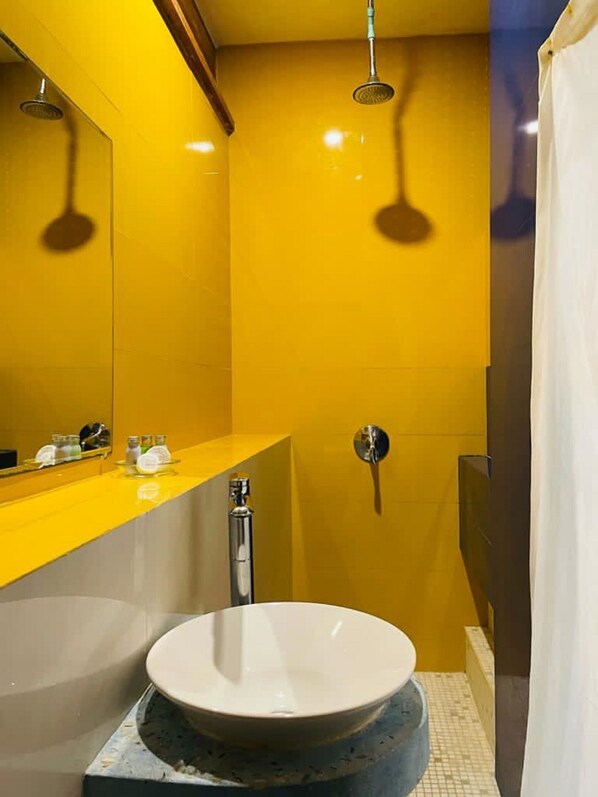 Basic Room | Bathroom